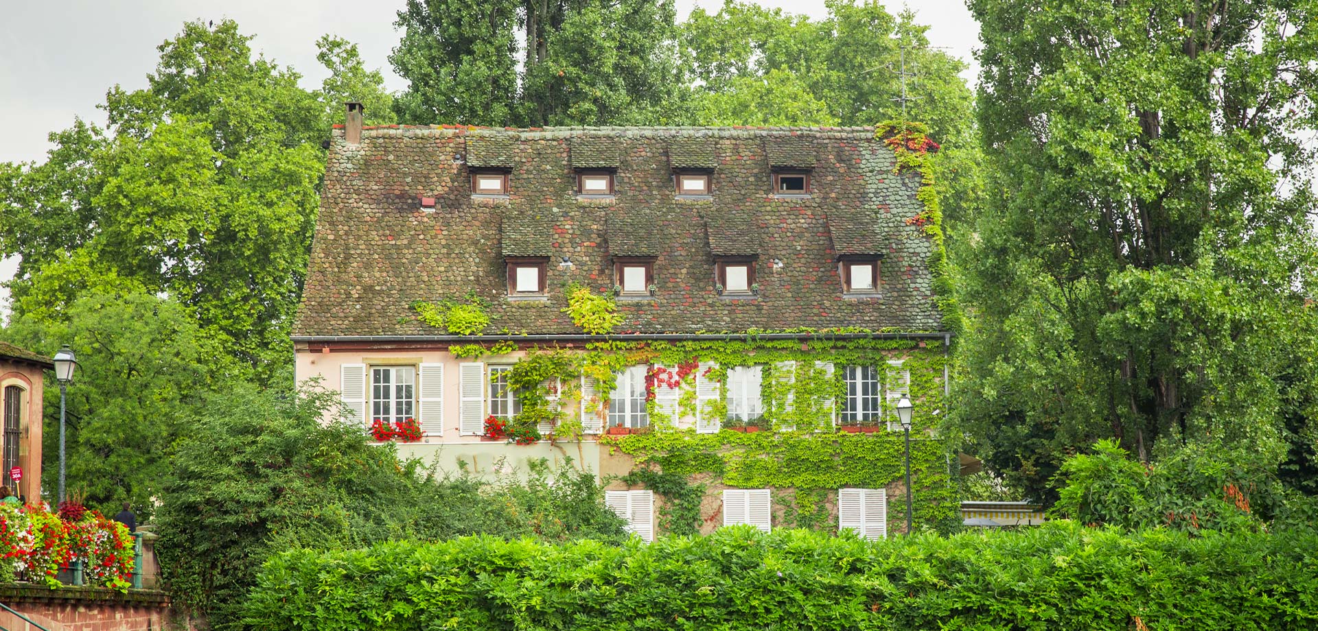 Demeure de caractère entourée de verdure